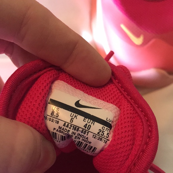 Women’s Nikes - Picture 7 of 8